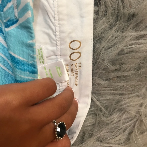 Lilly Pulitzer shorts size 00 - Picture 3 of 3